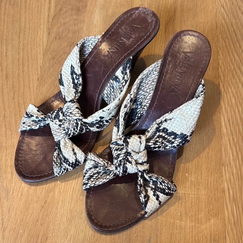 Valentina Snakeskin Bow Heels - Black and Cream